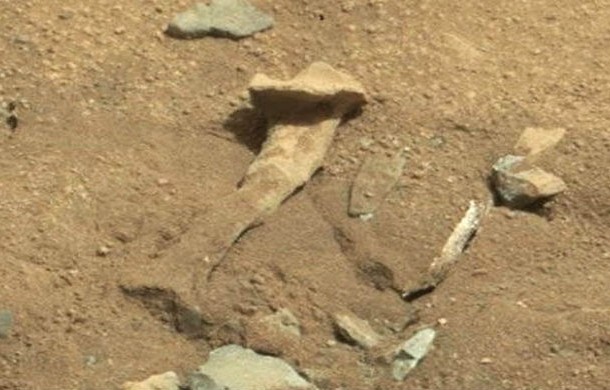 جسمی شبیه به استخوان در تصاویر ارسالی از سطح مریخ