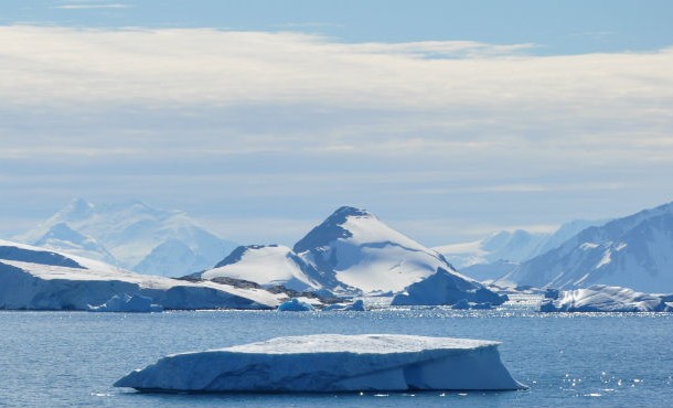 حلقه های یخی غول آسا در قطب جنوب .