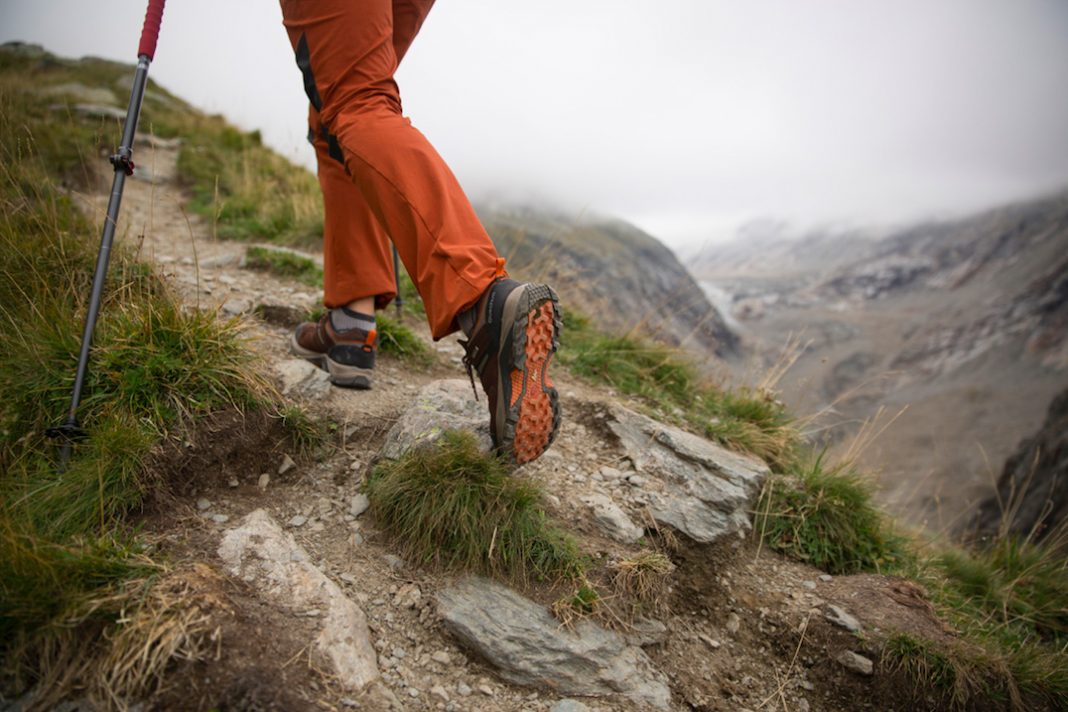 20 کفش کوهنوردی برتر برای ورزشکاران حرفه‌ای + خرید اینترنتی
