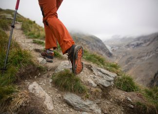 20 کفش کوهنوردی برتر برای ورزشکاران حرفه‌ای + خرید اینترنتی
