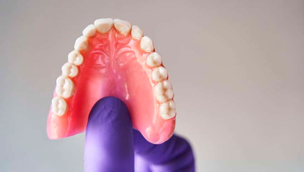 راهنمای خرید چسب دندان مصنوعی